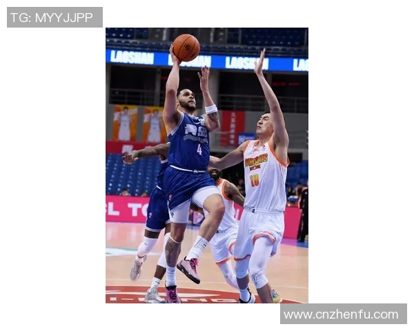 江苏肯帝亚主场鏖战青岛国信双方激烈对攻上演精彩篮球盛宴 江苏肯帝亚主场鏖战青岛国信双方激烈对攻上演精彩篮球盛宴